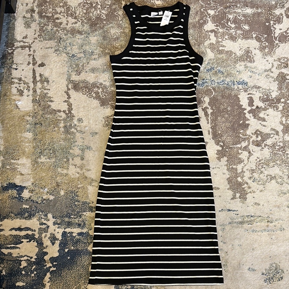 NWT- GAP Black and White Ribbed Dress